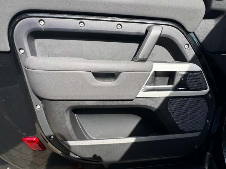 2023 Land Rover Defender 3.0 D250 Hard Top SE Auto PANEL VAN DIESEL Automatic