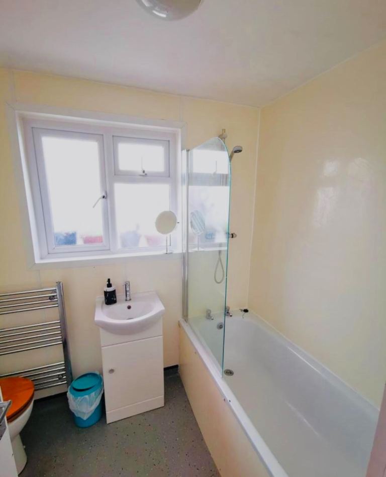 All bill included, bright double near brighton centre
