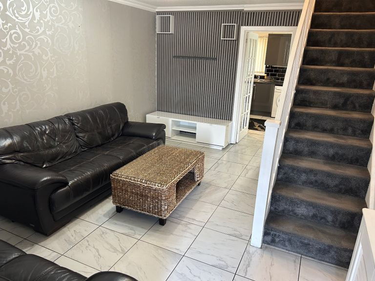 2 bedroom house to let available NOW 