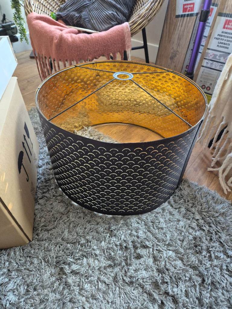 Ceiling light shade