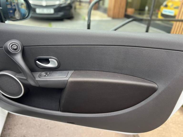  Renault Clio 2.0 16V RenaultSport 200 3dr Petrol