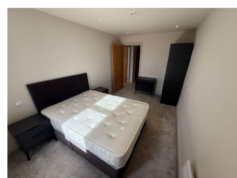 Modern 1-Bedroom Apartment | Luxury Finish | Close to Leeds City Centre