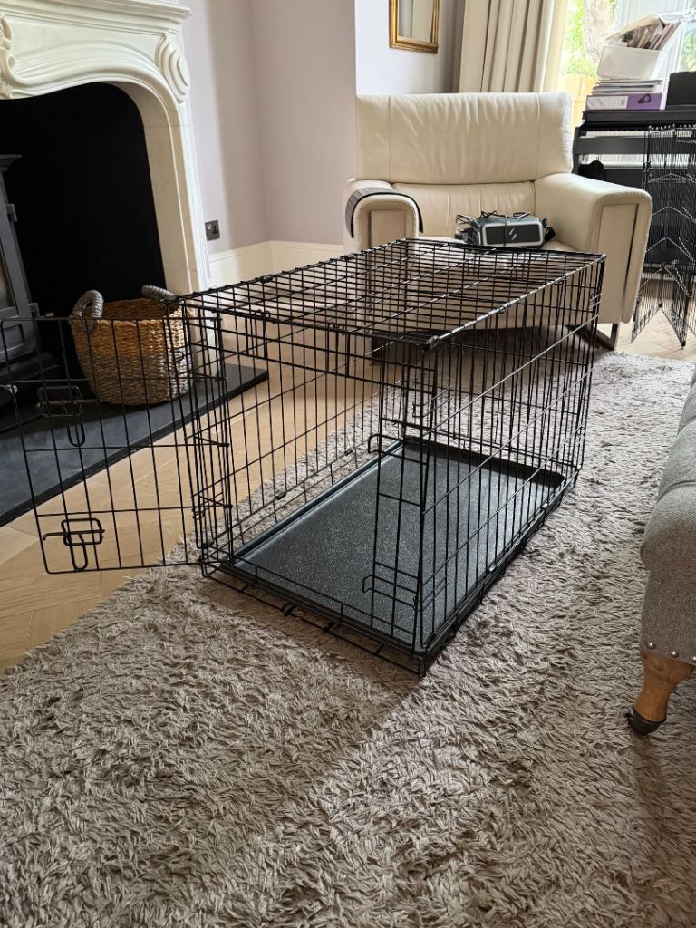 Medium sized Metal dog crate 