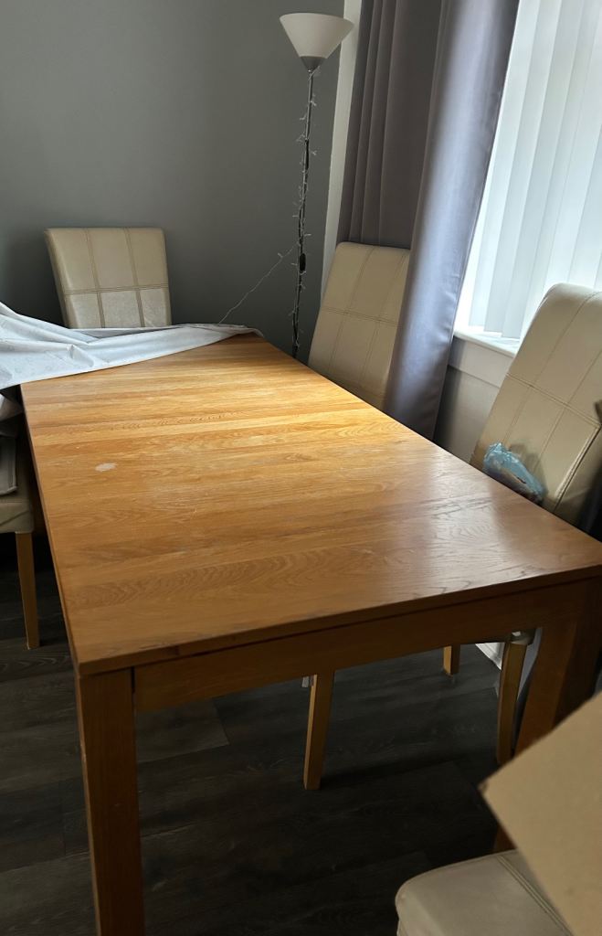 Large Extendable table with 6 Chairs