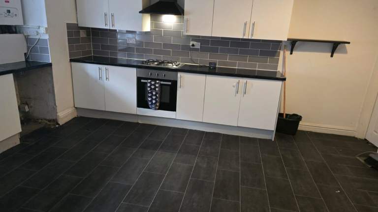 4 bed house at Delaynys Rd Crumpsall to let