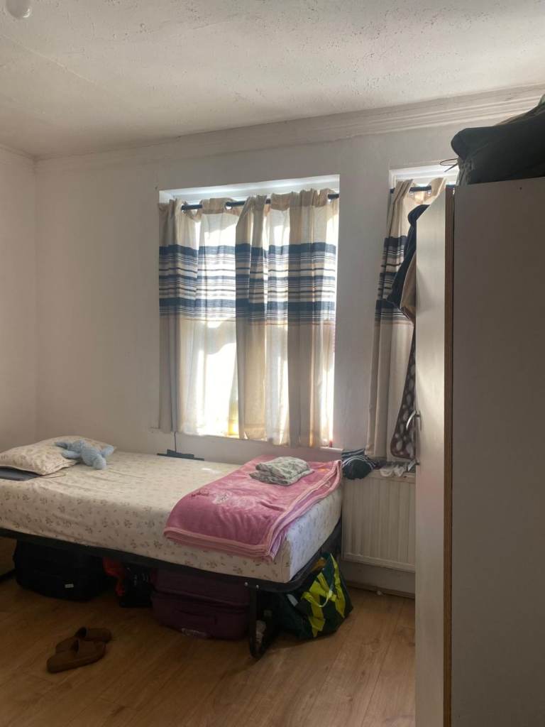 Lovely double bedroom available in e7 8pp upton park 