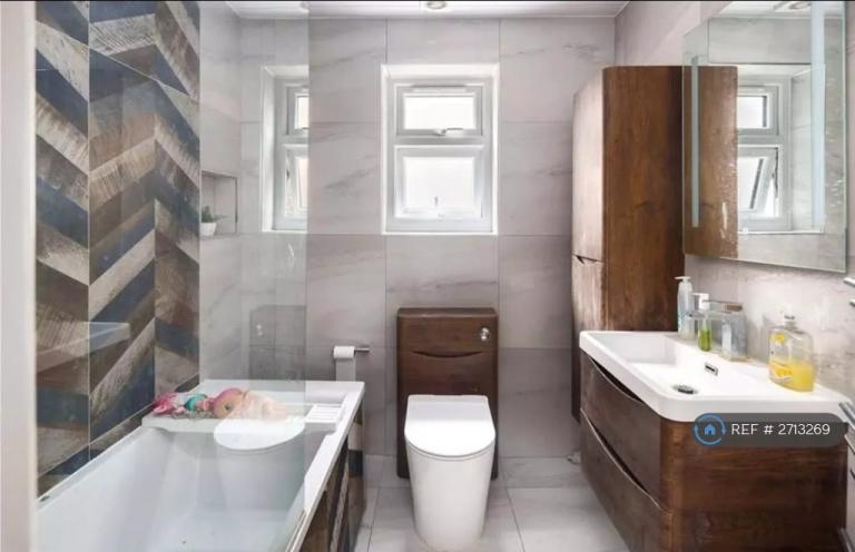 6 bedroom house in Neville Road, London, E7 (6 bed) (#2713269)