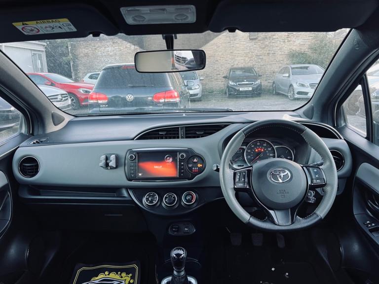 2016 Toyota Yaris 1.33 VVT-i Design 5dr HATCHBACK Petrol Manual