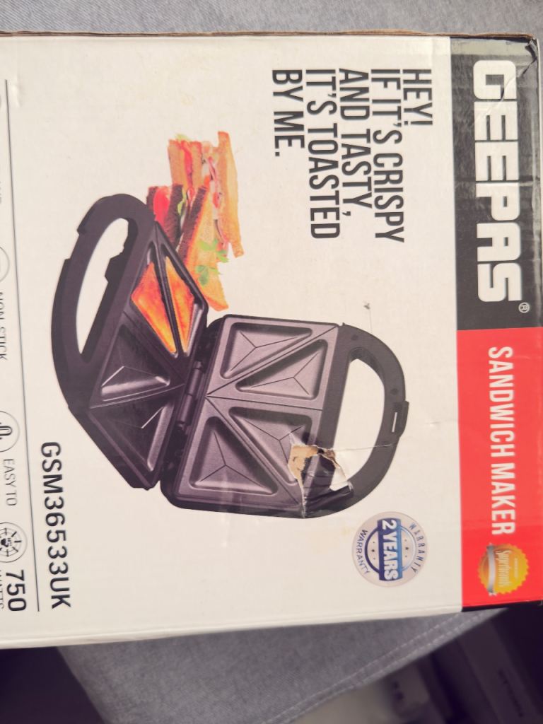🥪🥤 Kitchen Bundle – Geepas Sandwich Maker + 6 Piece Crystal Glass Set