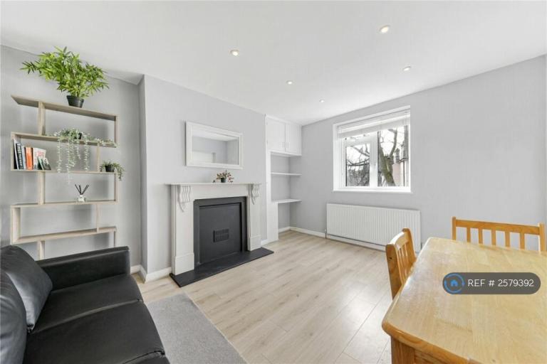 2 bedroom flat in Willow Hall, London, NW3 (2 bed) (#2579392)
