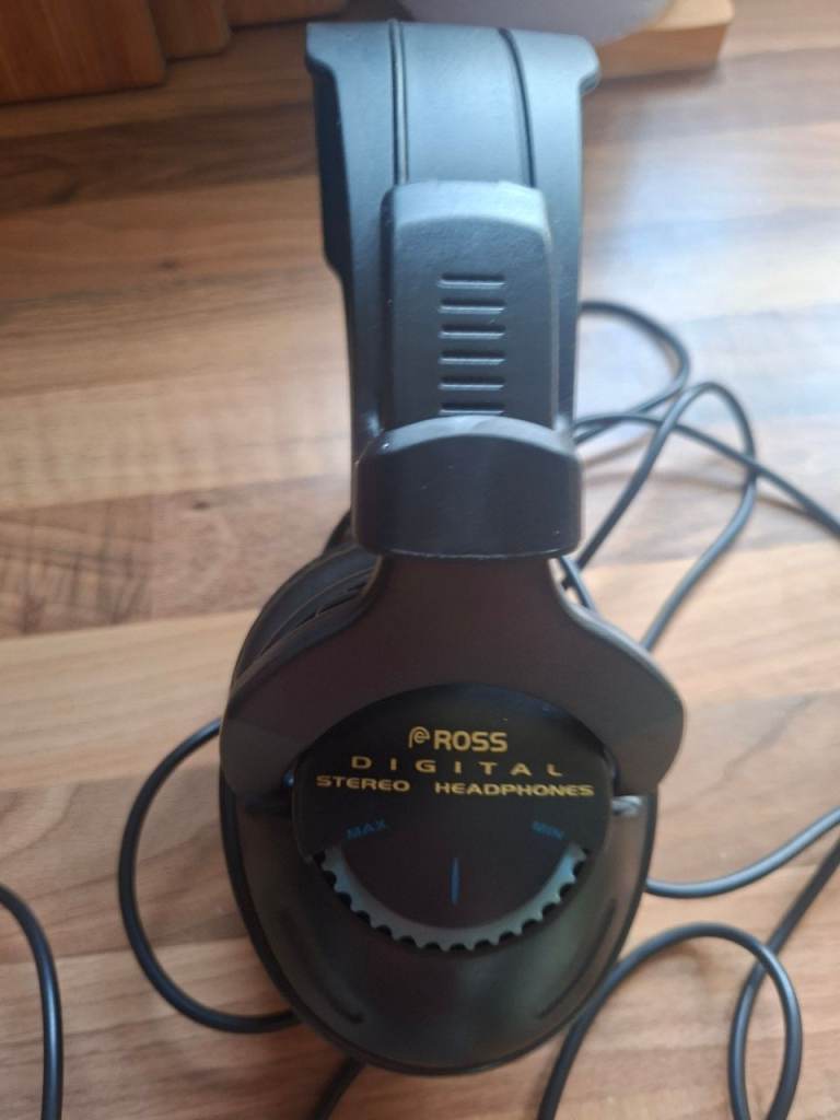 ROSS Digital Over-Ear Headphones with 3 Metre Cord - As New