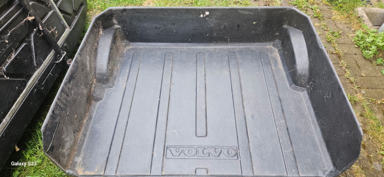 Volvo boot liner