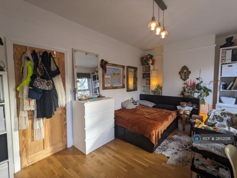 1 bedroom in Perth Road, London, E10 (#2852018)