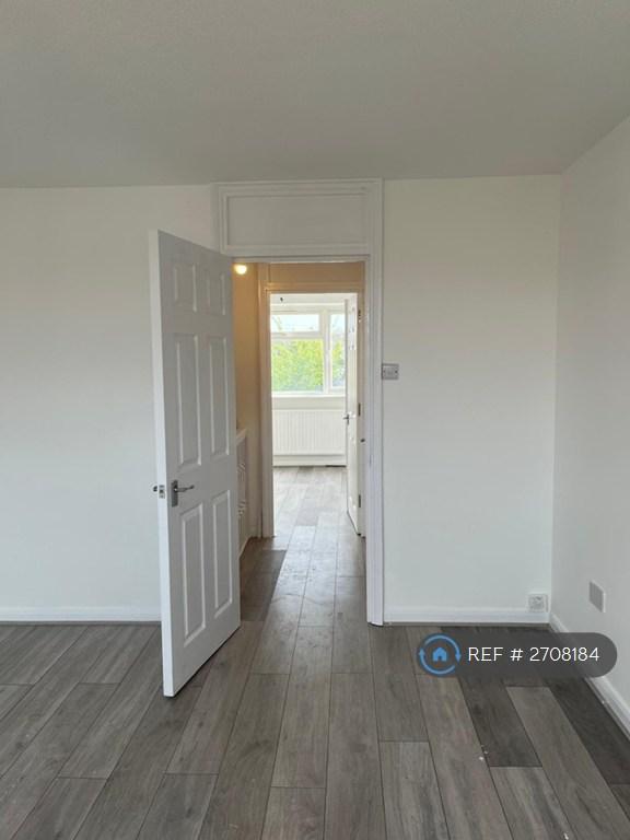 3 bedroom flat in Colman Road, London, E16 (3 bed) (#2708184)