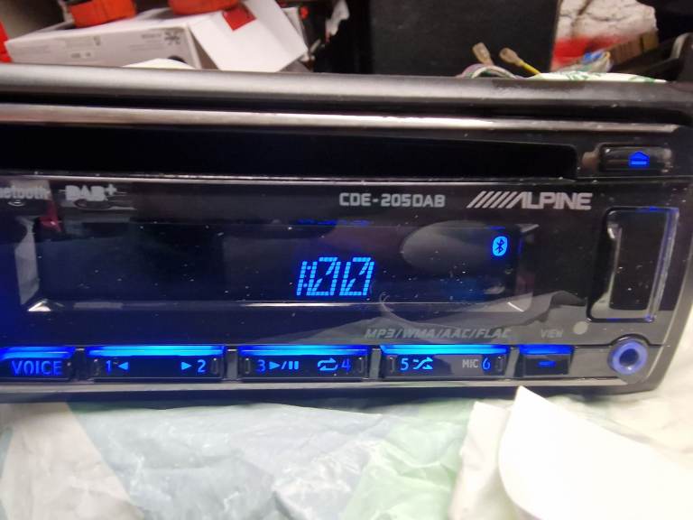 ALPINE CDE 205DAB SINGLE DIN STEREO