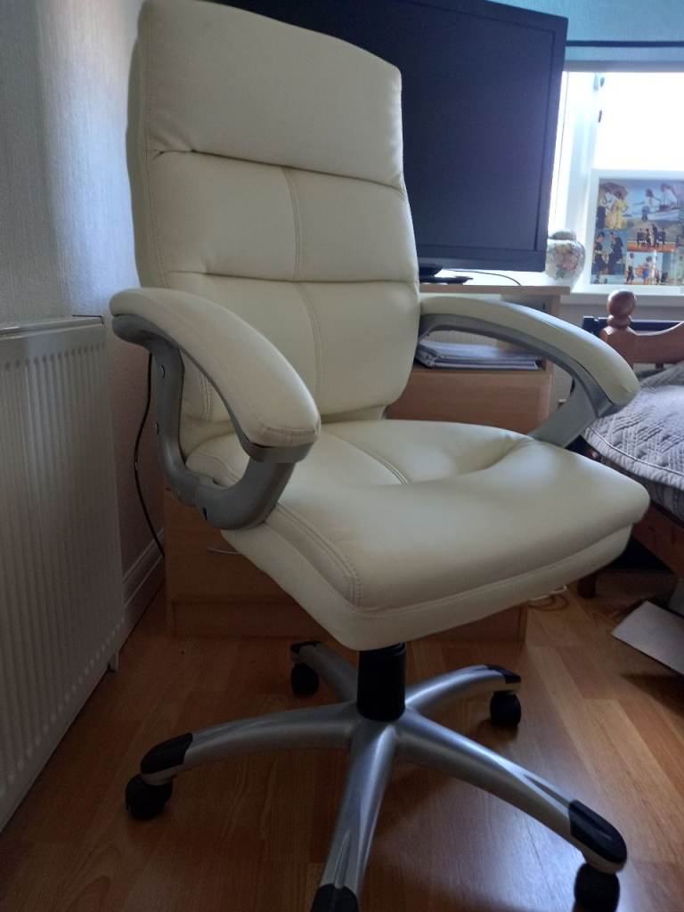 Immaculate Cream office chair