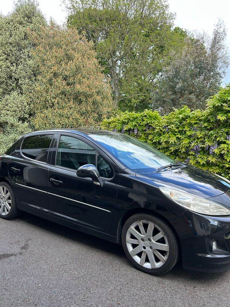 Peugeot 207 allure (2011) Hatchback, Manual, 5 doors - Great condition