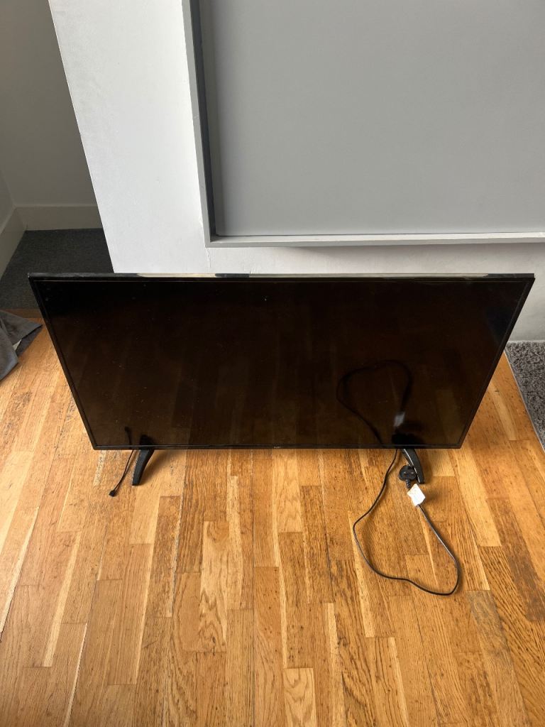 50 inch smart TV bush with remote 