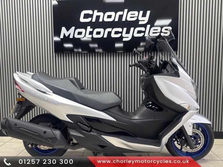 2023 Suzuki Burgman 400cc am in Silver with 1735 miles