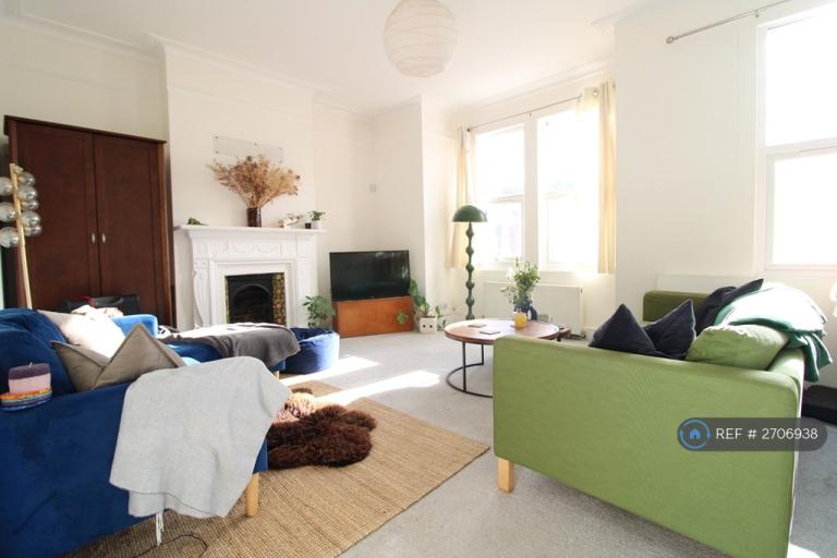 3 bedroom flat in Bickley St, London, SW17 (3 bed) (#2706938)
