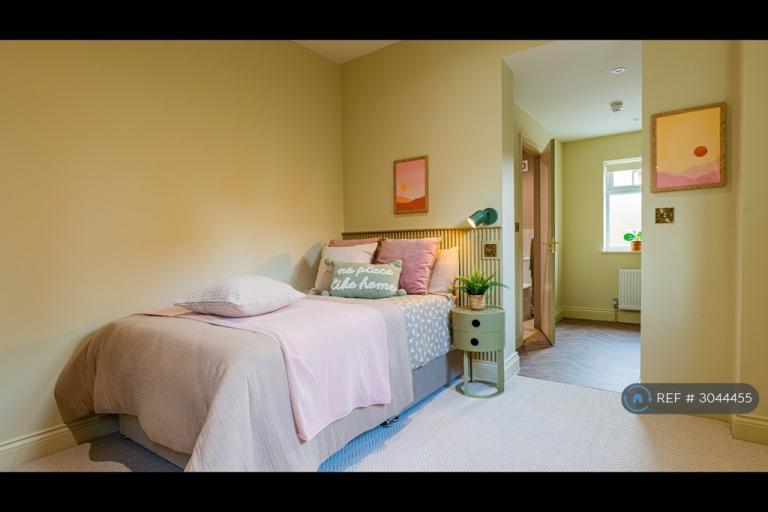 1 bedroom in Rayleigh Avenue, Westcliff-On-Sea, SS0 (#3044455)