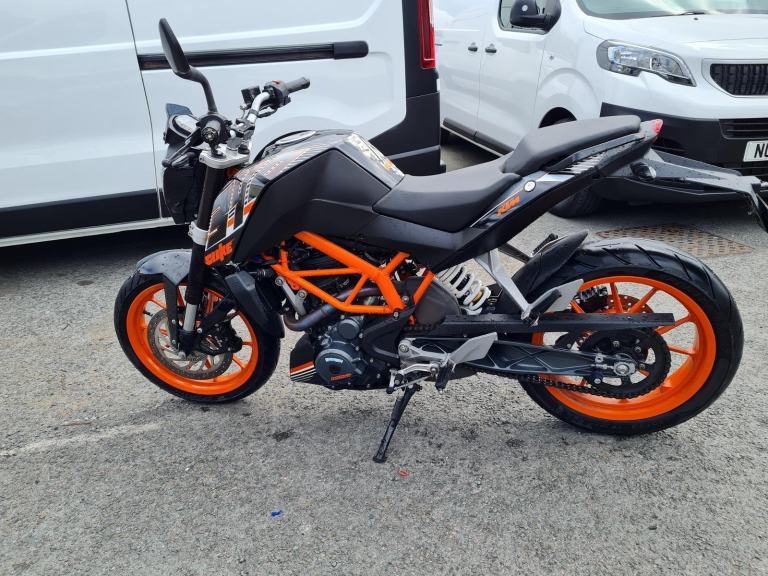 November 2016 KTM Duke 390 Only Six Thousand Miles From New, DUKE, 2016, 373 (cc)