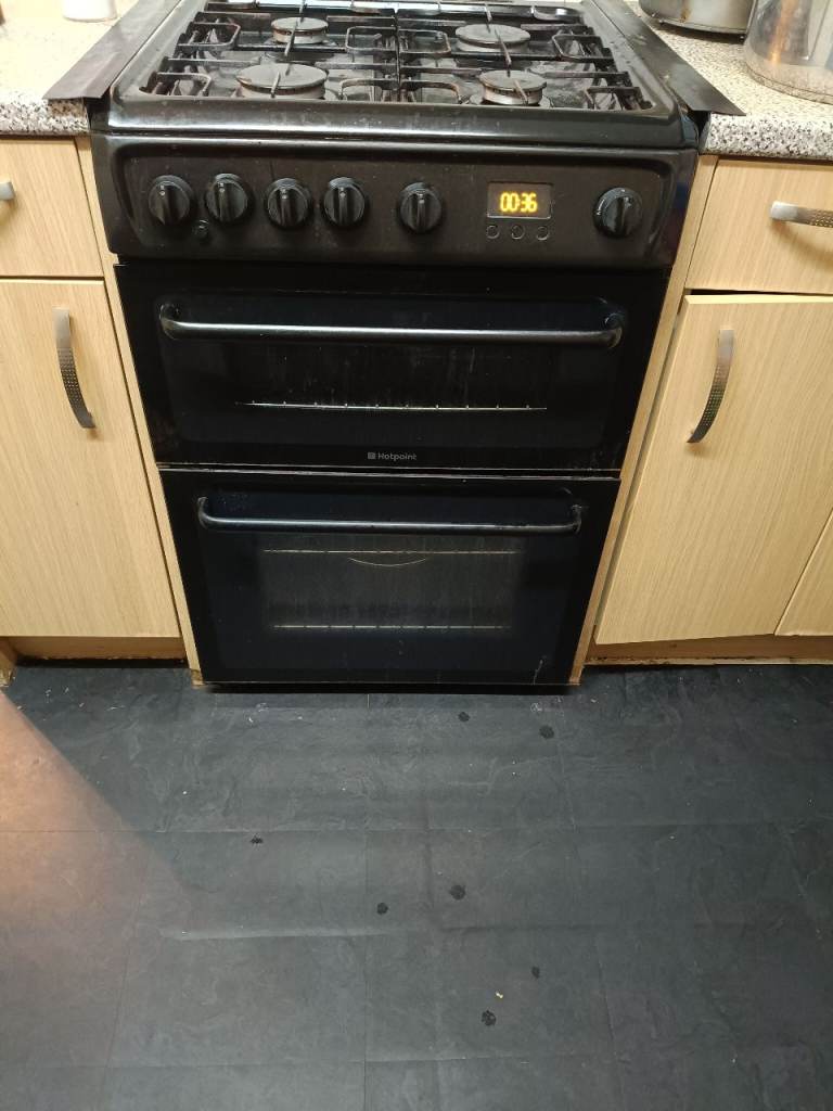 Hotpoint Freestanding Gas Cooker with Double Oven – Black