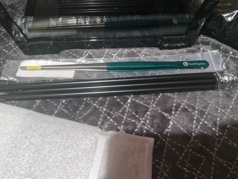 Flat packet glass terrarium