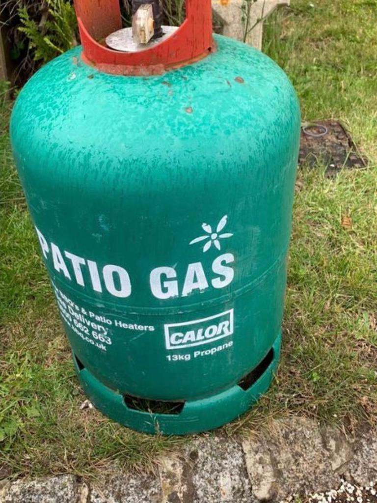 CALOR GAS PATIO GAS 13 kilo size FULL. READY TO  USE £100 