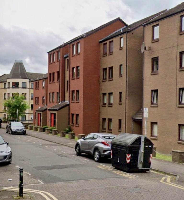 2 Bedroom Flat with Parking, West Bryson Road, Edinburgh 