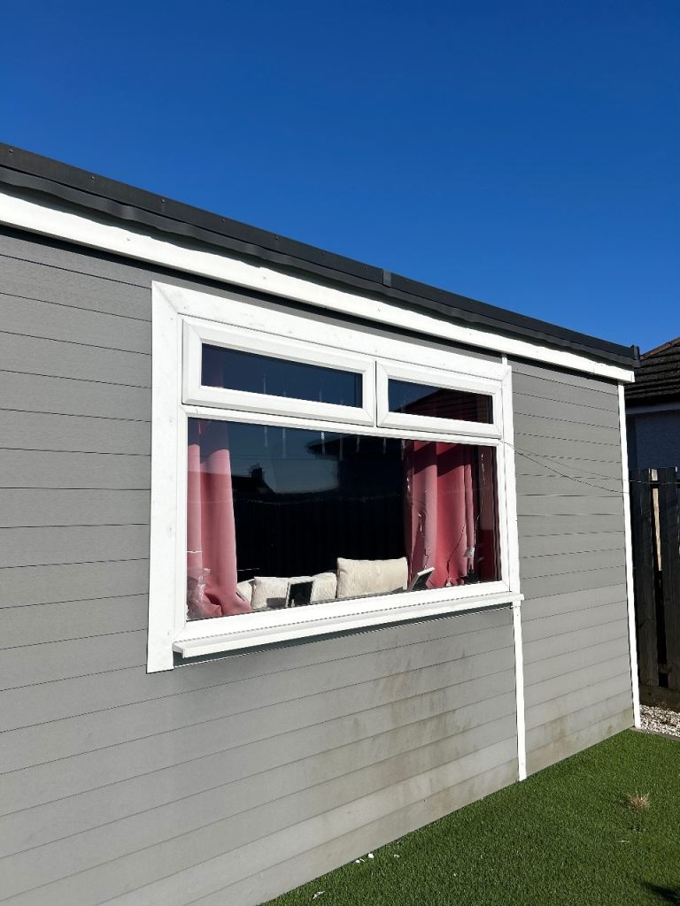 Window fixed 2 hoppers above