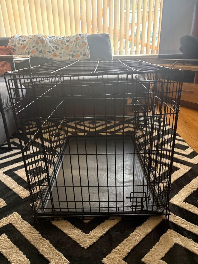 Medium single door dog crate
