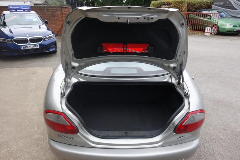 Jaguar XK8 4.0 Coupe 2dr Petrol Automatic (281 g/km, 290 bhp) PETROL 1998/R