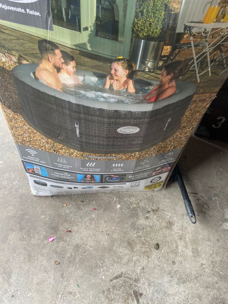 Clever Spa Cadiz hot tub 