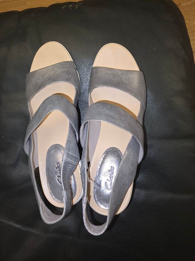 Clarks Women's Grey/Silver Metallic Sandals - Size 6 / EU 39