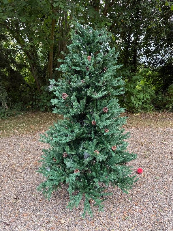 Xmas Tree with integrated programmable lights