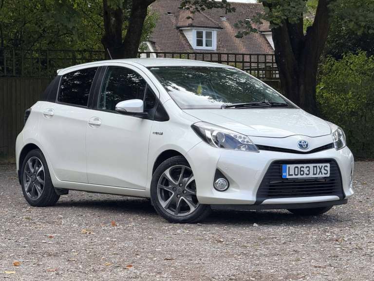 2013 Toyota Yaris 1.5 VVT-h Trend Hatchback 5dr Petrol Hybrid CVT Euro 5 (101 ps) Hatchback Hybri...