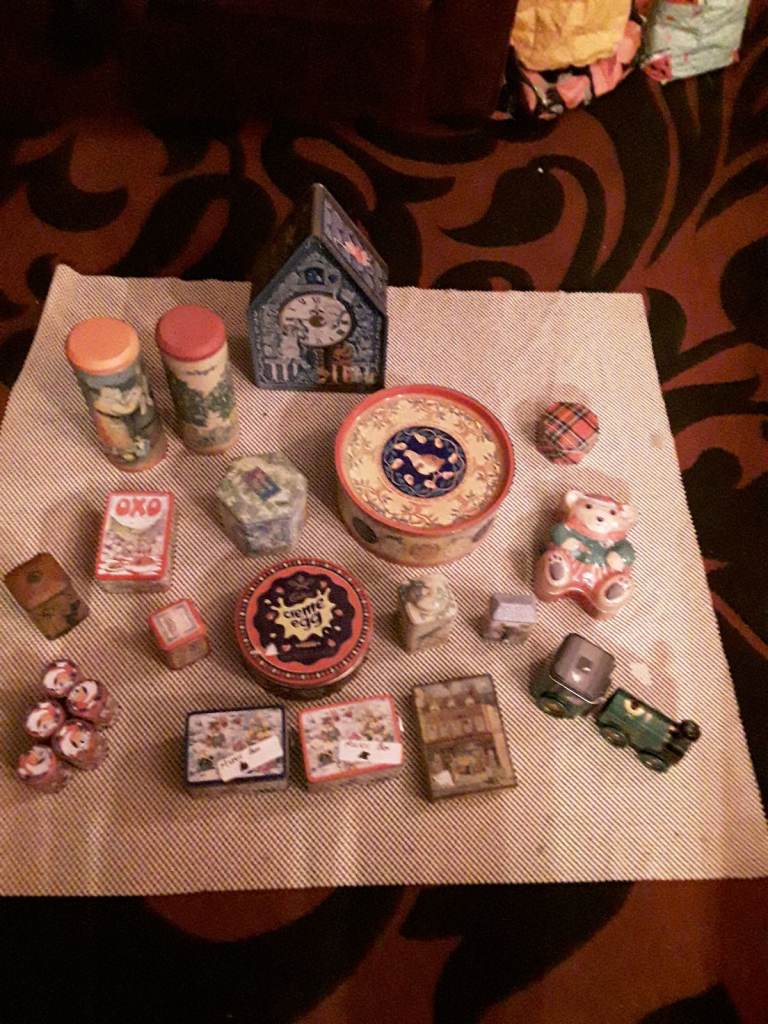 23 vinted metal tins/music tins/creme egg tin/oxo tin/train etc