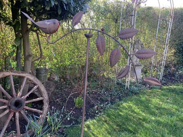 Robin on Stake - Rocks in the breeze - Garden Ornament 
