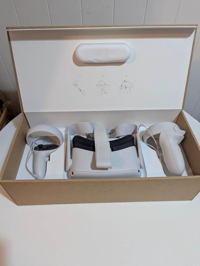 Meta Quest 2 256GB – Near New Condition – Original Box, Controllers & Head Strap