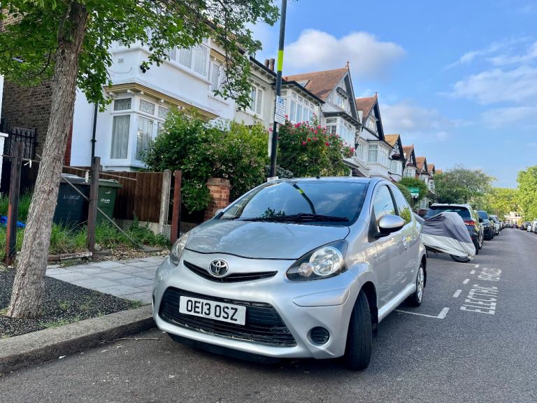 Toyota, AYGO, Hatchback, 2013, Manual, 998 (cc), 5 doors