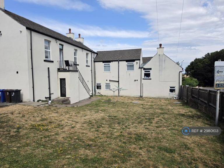 3 bedroom flat in Davids Court, Brierley, Barnsley, S72 (3 bed) (#2980103)
