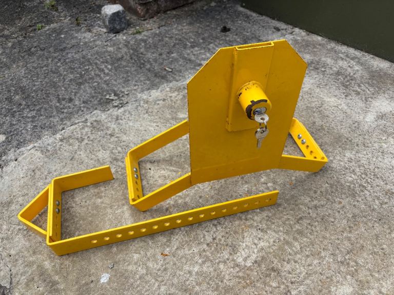 Wheel clamp