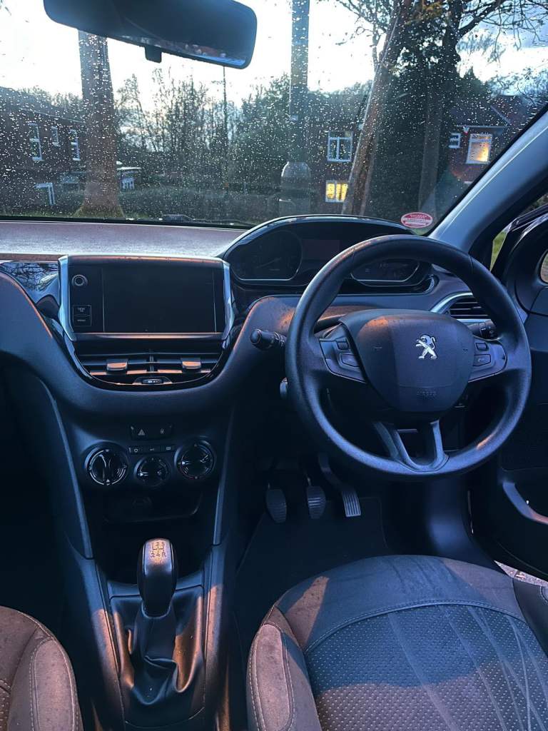 Peugeot, 208, Hatchback, 2014, Manual, 1199 (cc), 3 doors
