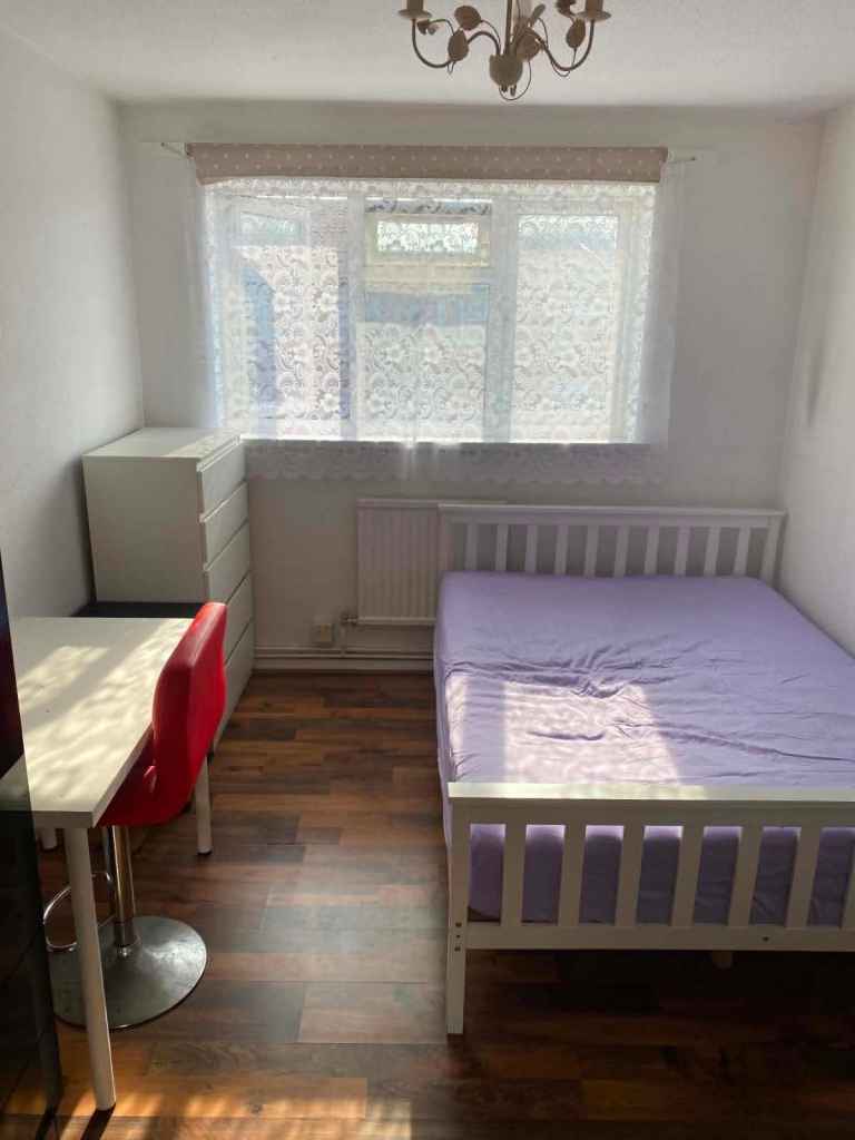 Bright Double Room | 5 Mins to Tube | All Bills Included