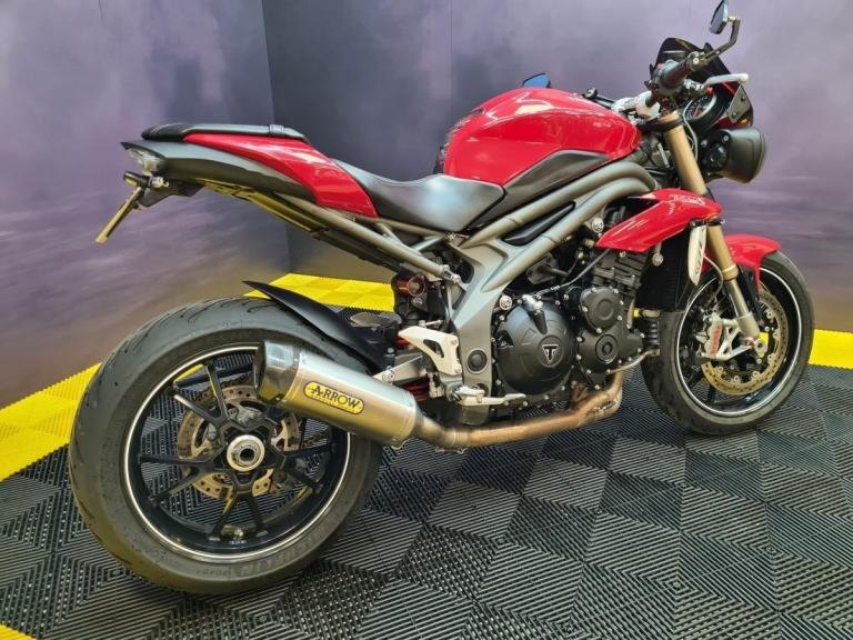 Triumph Speed Triple S 1050 Red