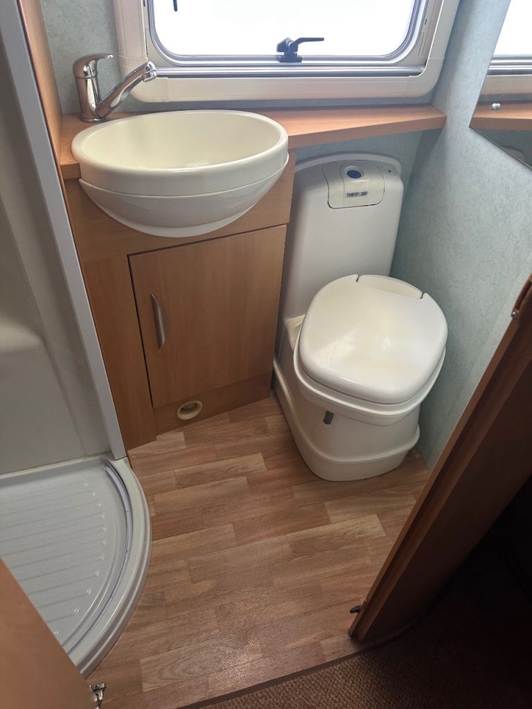 2006 Swift challenger 550 4 berth with fixed transverse bed