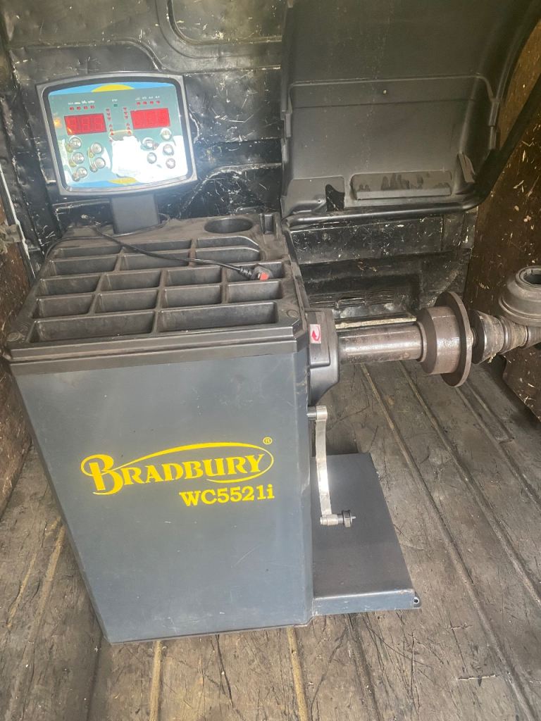 Bradbury WC5521i Advanced Electronic Wheel Balancer