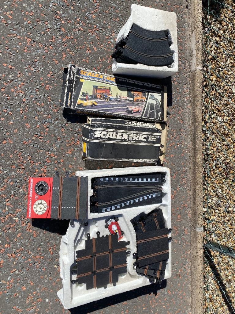 Assorted scaleextrix track and accessories