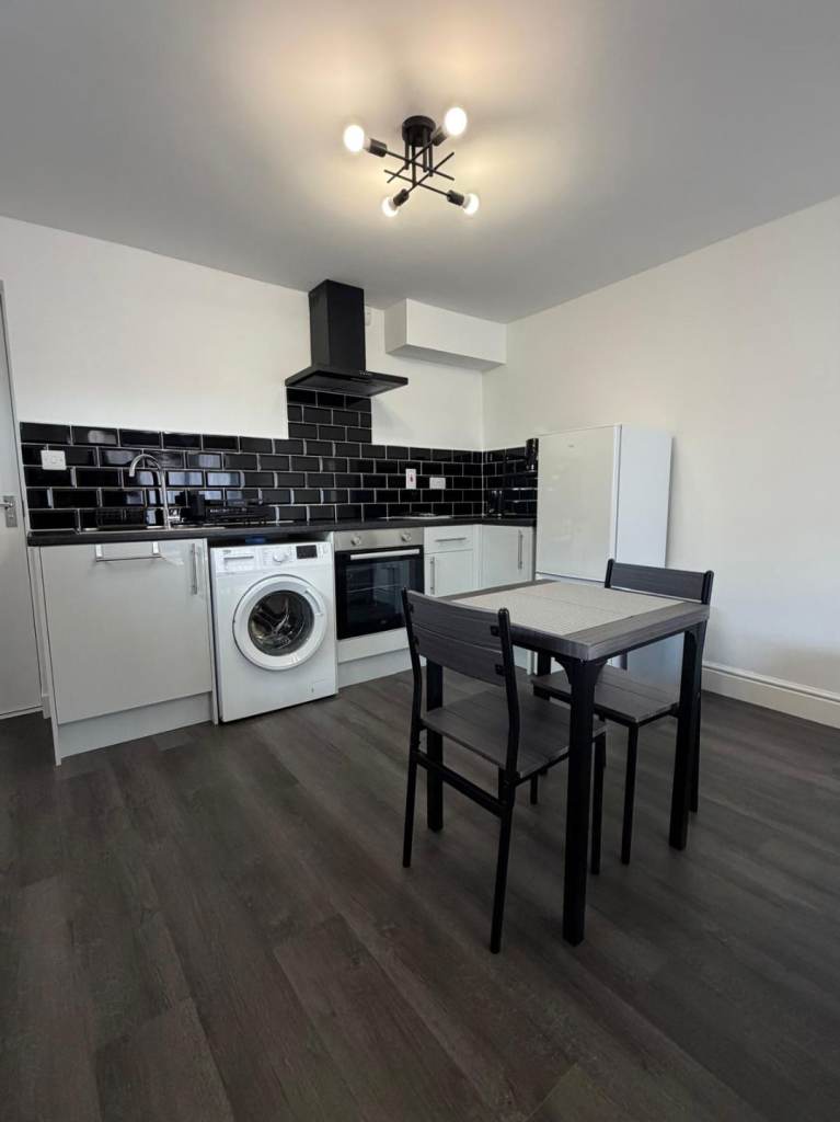 Self-Contained Studio Single/Double Room size| Private Entrance | Chadwell Heath RM6.